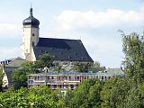 Ein Blick von Ferne auf das Waisenhaus - im Hintergrund die St.Marien-Kirche.